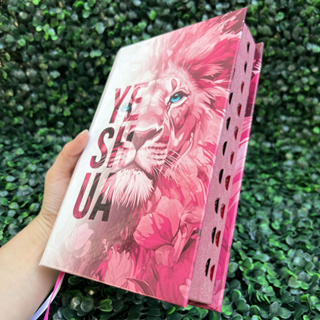 Bíblia Sagrada Feminina Leão Yeshua (Jesus) Rosa Capa Dura Com Harpa e Índice LETRA MÉDIA Versão ARC em Oferta na Shopee