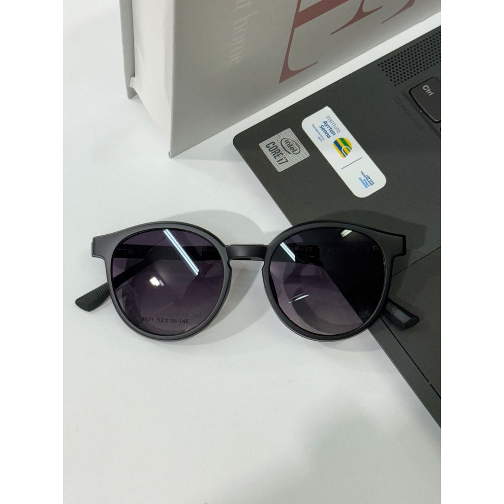 Armação De Óculos 9821 Clipon 5 Em 1 Redondo/ 5 lentes de sol  Unissex