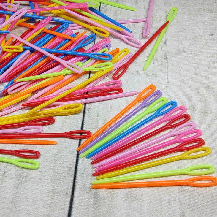 25 / 50 peças Agulha plástica para trança tapeçaria fio de cetim bijuterias artesanato em Oferta na Shopee