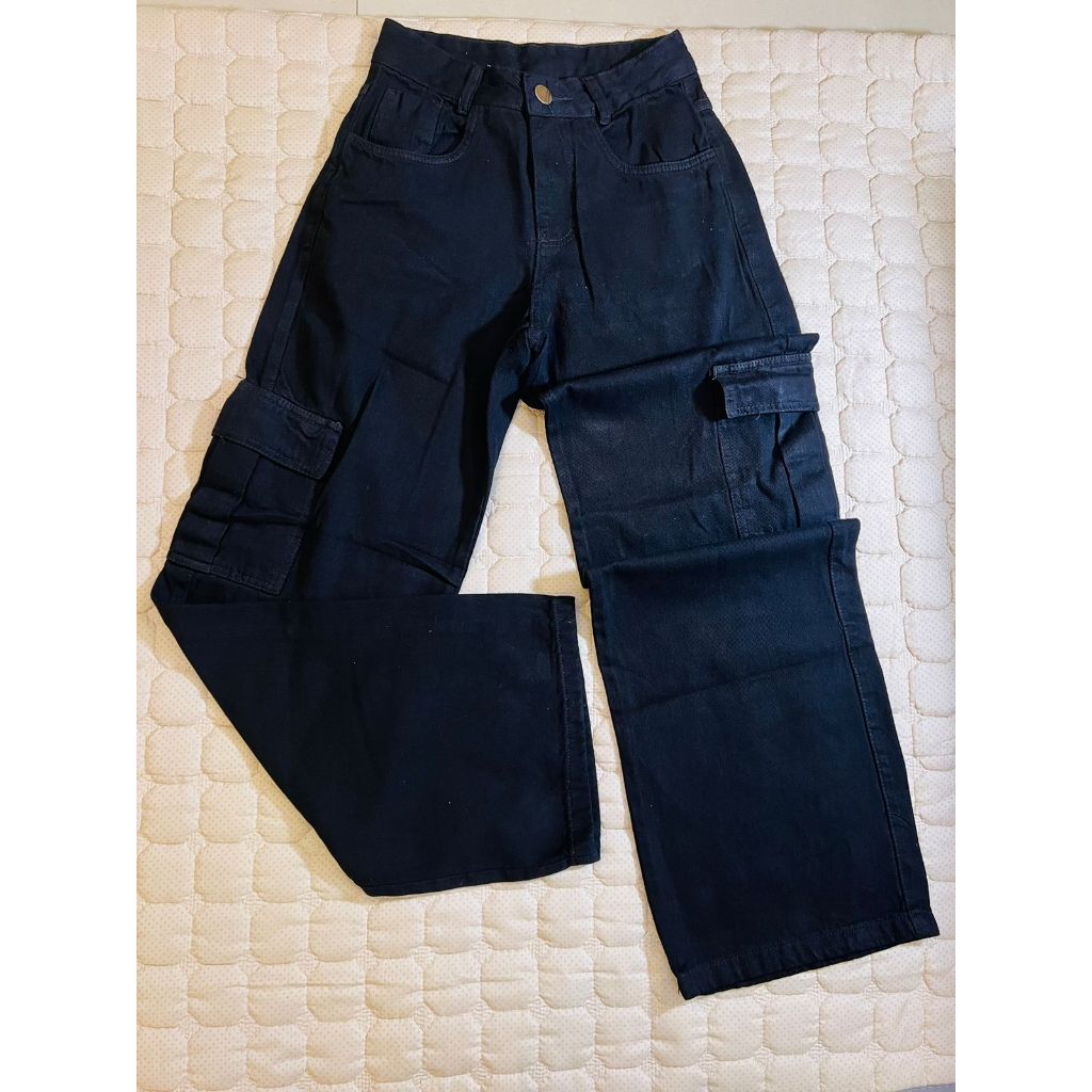 calça jeans cargo feminina larga folgada com bolso multiplo preto em Oferta na Shopee