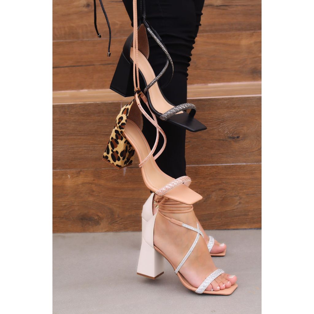 Sandália Social Luxo Personalizável. Do 32 ao 44. Escolha a cor, o formato e a altura do salto.