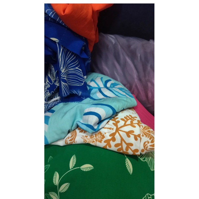 CAIXA PREMIUM 5 KG DE TECIDOS SORTIDOS LISOS E ESTAMPADOS. — imagem 2 de 2