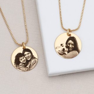 Colar cordão feminino pingente personalizado com foto gravação e nome banhado a ouro 18k presente em Oferta na Shopee
