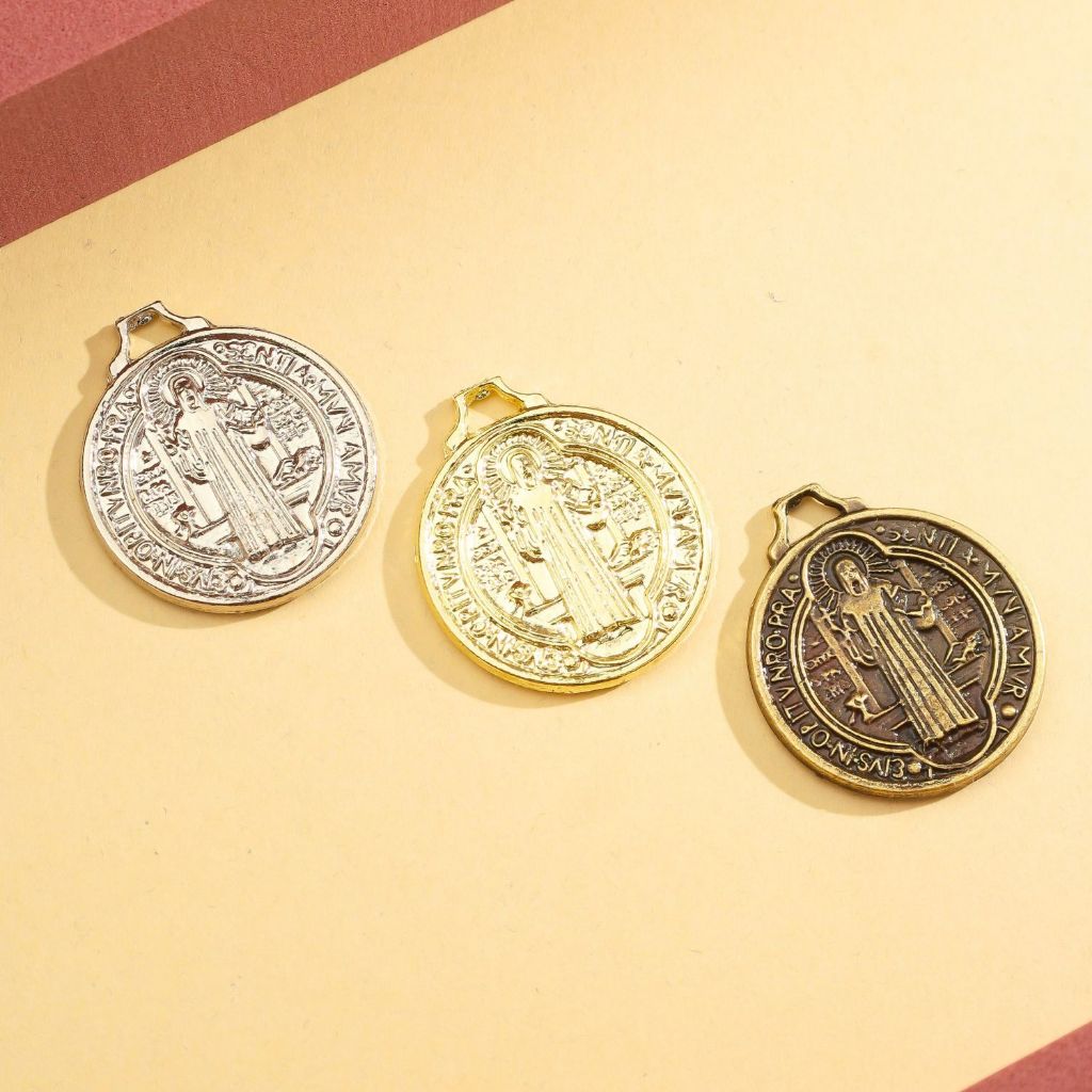 Medalha São Bento Ouro Velho 2x2 cm Pingente São Bento Montagem de Terços Pulseiras e Dezenas em Oferta na Shopee