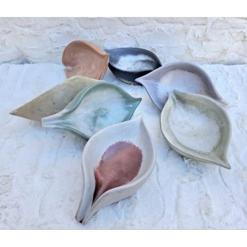 Saboneteira artesanal formato folha feita de cimento em Oferta na Shopee