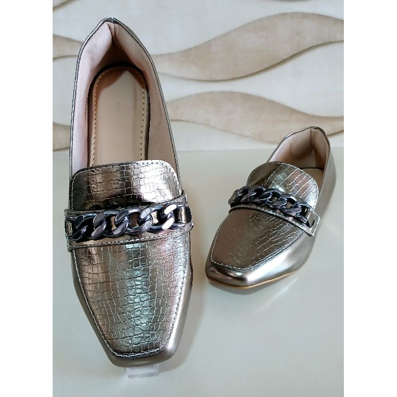 Mocassim Feminino Confort  Alongado  Quadrado Napa Prata Velho Pala em Electra Prata Velho Corrente em A.B.S.