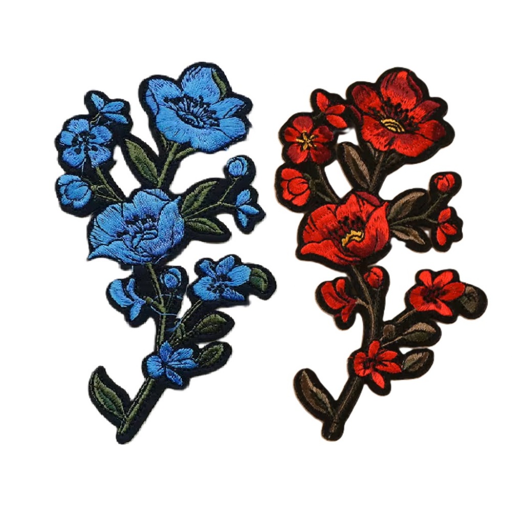 Patch Bordado Flor Azul e Vermelha para Aplicação em Roupas Decoração e Artesanato