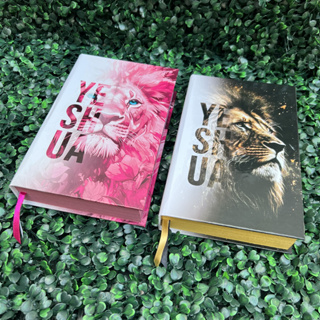 Kit Casal Cristão 2 Bíblias Leão Yeshua Rosa e Yeshua Dourada LETRA MÉDIA Capa Dura Harpa e Índice em Oferta na Shopee