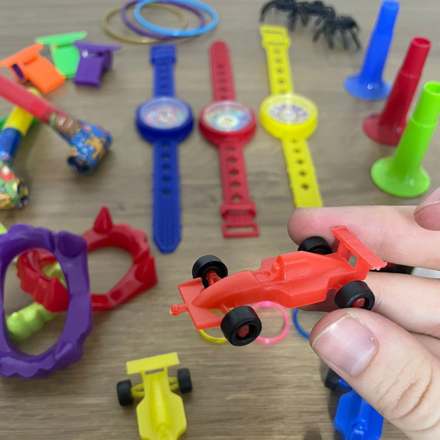 Kit 100 Mini Brinquedos Aniversário Festa Lembrancinha Saquinho Surpresa Dia das Crianças Infantil