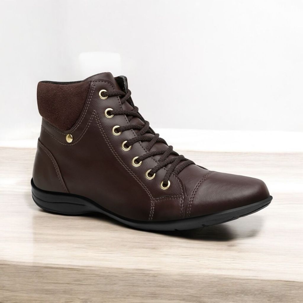 Bota Feminina Coturno Cano Curto Botinha Couro Sintético Com Detalhes Lateral E Cadarço Resistente em Oferta na Shopee
