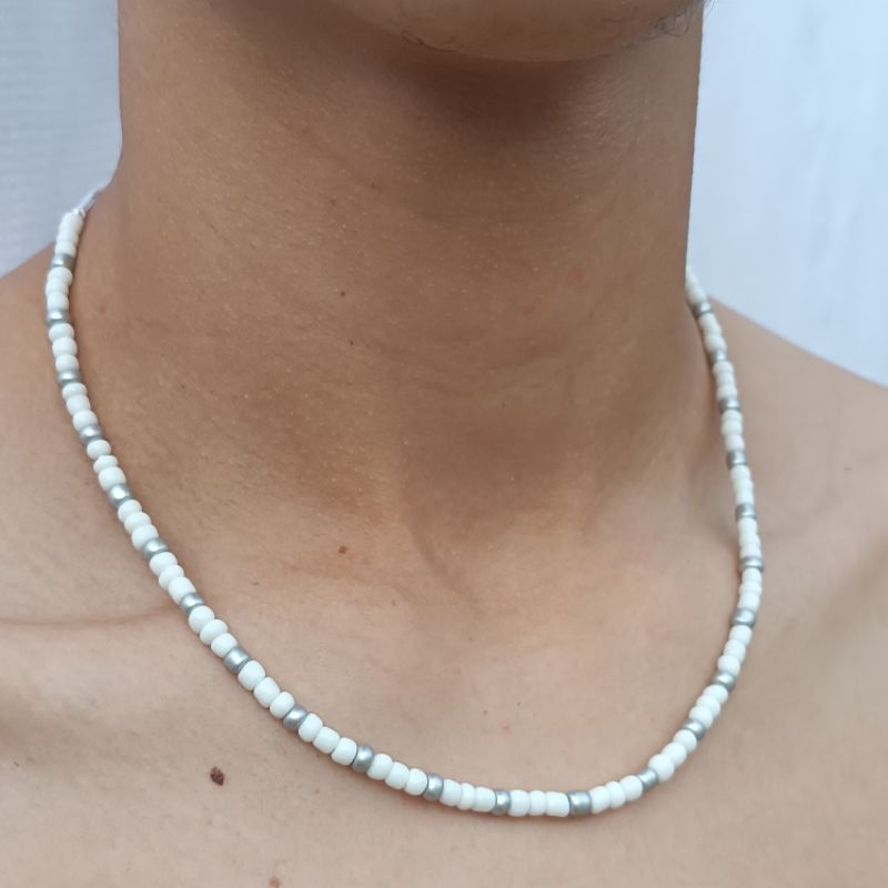 COLAR CHOKER E PULSEIRA EM MIÇANGAS  BRANCO PRETO UNISSEX HOMEM MULHER em Oferta na Shopee