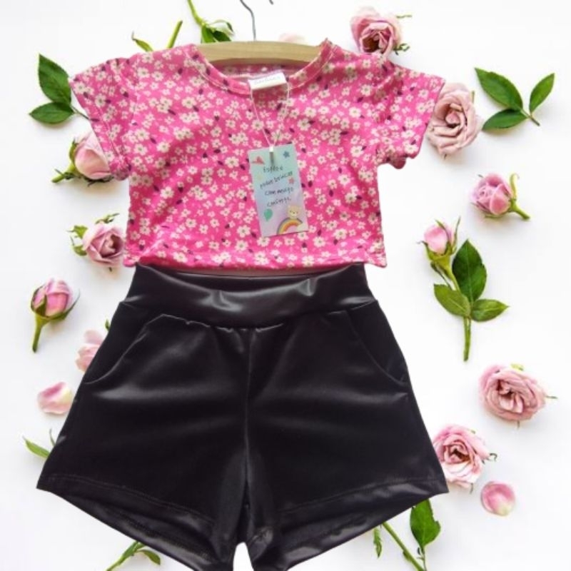 Conjunto  Blogueirinha Cropeed infantil shorts imita couro e Blusinha curta