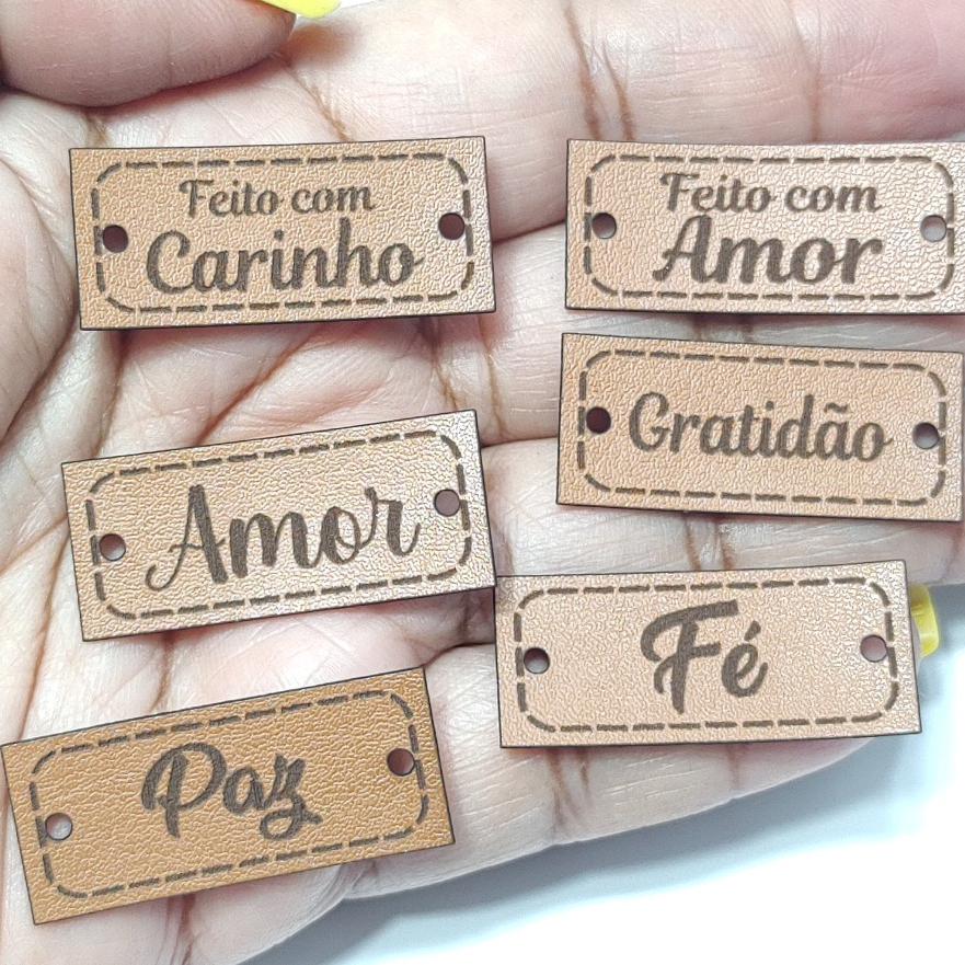 Escolha sua Palavra - Etiquetas Couro Sintético Palavras Prontas - Escolher 50 Unidades - Feito com Amor - Feito com Carinho - Amor - Gratidão - Fé - Paz ou Todas Palavras