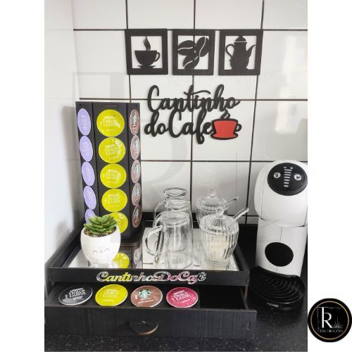 KIT CANTINHO DO CAFÉ 6 PÇS | Bandeja + Porta Cápsulas + Quadros + Frase / DOLCE GUSTO /TRÊS CORAÇÕES