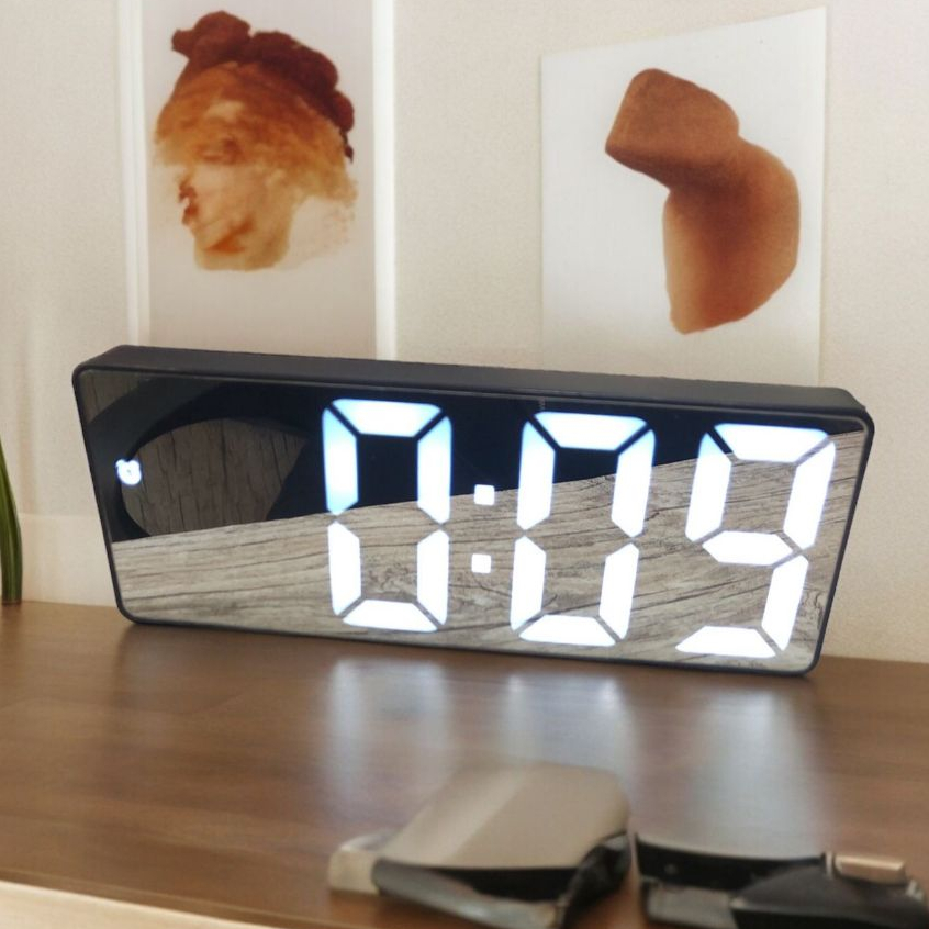 Relógio Despertador Digital De Mesa 16X2.5X6cm Decorativo Alarme Temperatura Pilha AAA Usb Preto