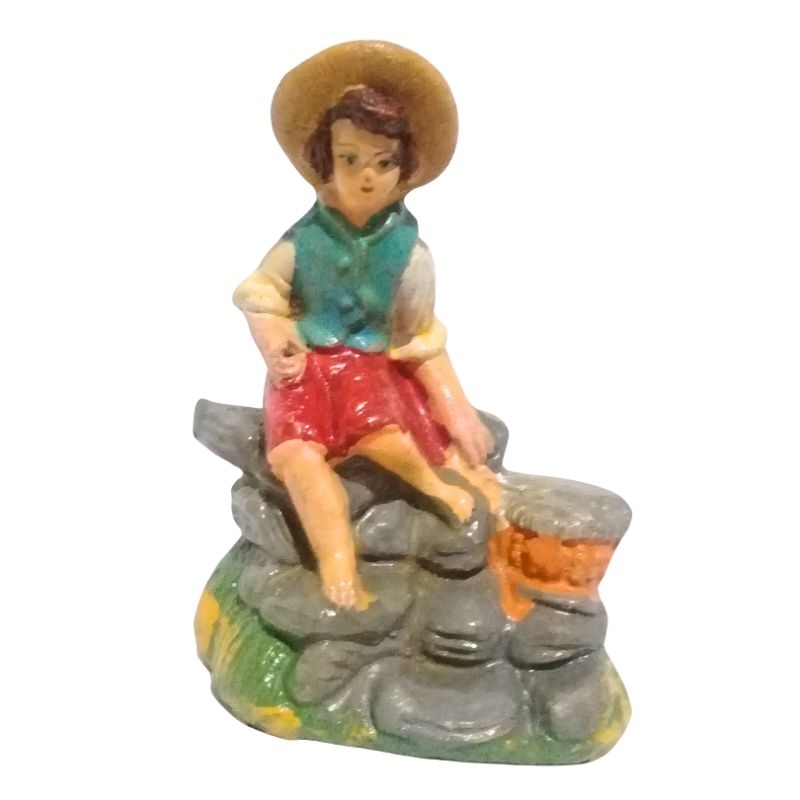 Estatueta antiga de camponesa para compor presépio ou cascata, produzida em terracota.