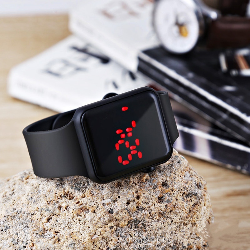 Moda Unisex Relógio De Pulso Com Pulseira De Silicone Esportivo Digital LED Homem Mulher Relógios Eletrônicos, com bateria
