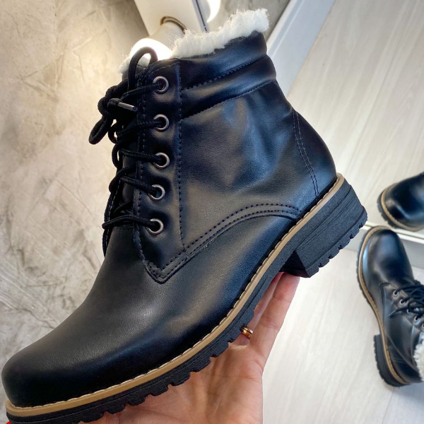 Bota coturno feminina preta cano curto inverno frio com pelos