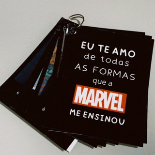 Álbum Marvel - Eu te amo em todas as formas que a Marvel me ensinou (mini álbum, Chaveiro)