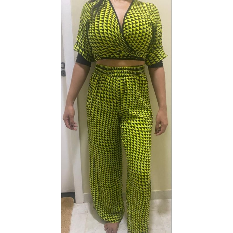CONJUNTO VISCOSE Feminino  BLUSA+CALÇA ESTAMPADO DETALHES Rdlay