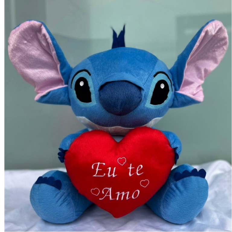Boneco De Pelúcia Bicho Stitch 23cm Com Coração Eu Te Amo -  Presente dia dos Namorados em Oferta na Shopee