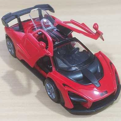 Miniatura carrinho de ferro McLaren Senna e 675 LT coleção