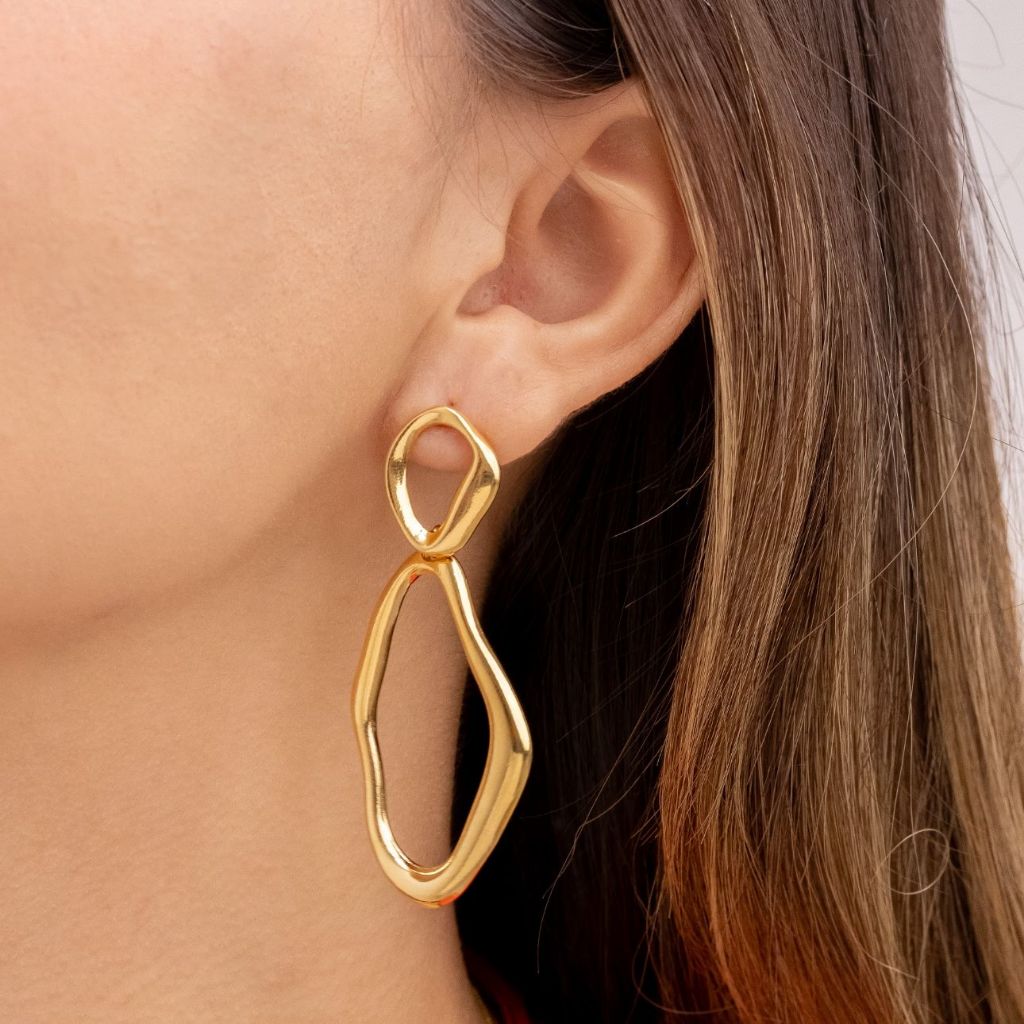[ SEMI JOIA ] Brinco Feminino Orgânico Luxo Delicado Banhado a Ouro 18k Alto Padrão
