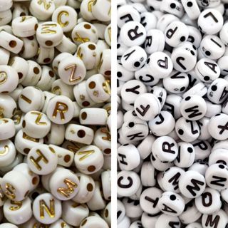 Miçanga Letras Alfabeto 7mm Peças Promoção Letrinhas Redondo Várias CoresDourado e Branco em Oferta na Shopee
