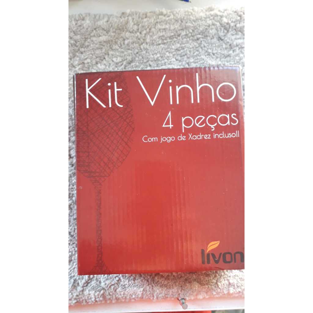 Kit de Vinho Caixa com 4 Peças e Tabuleiro de Xadrez
