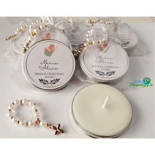 10 velas Luxo no saquinho de organza e Mini terço dourado lembrancinha de batizado anjinha