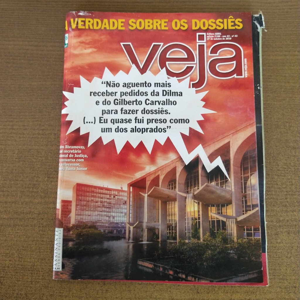 Revista Veja Ano 43 Nº 43 - A Verdade Sobre os Dossiês (Capa) 2010