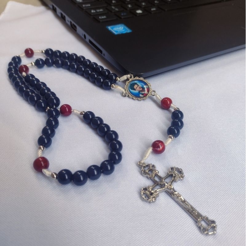 Terço Carlo Acutis | Beato Carlo Acutis | Santo Beato Carlo Acutis Azul Marinho em Oferta na Shopee