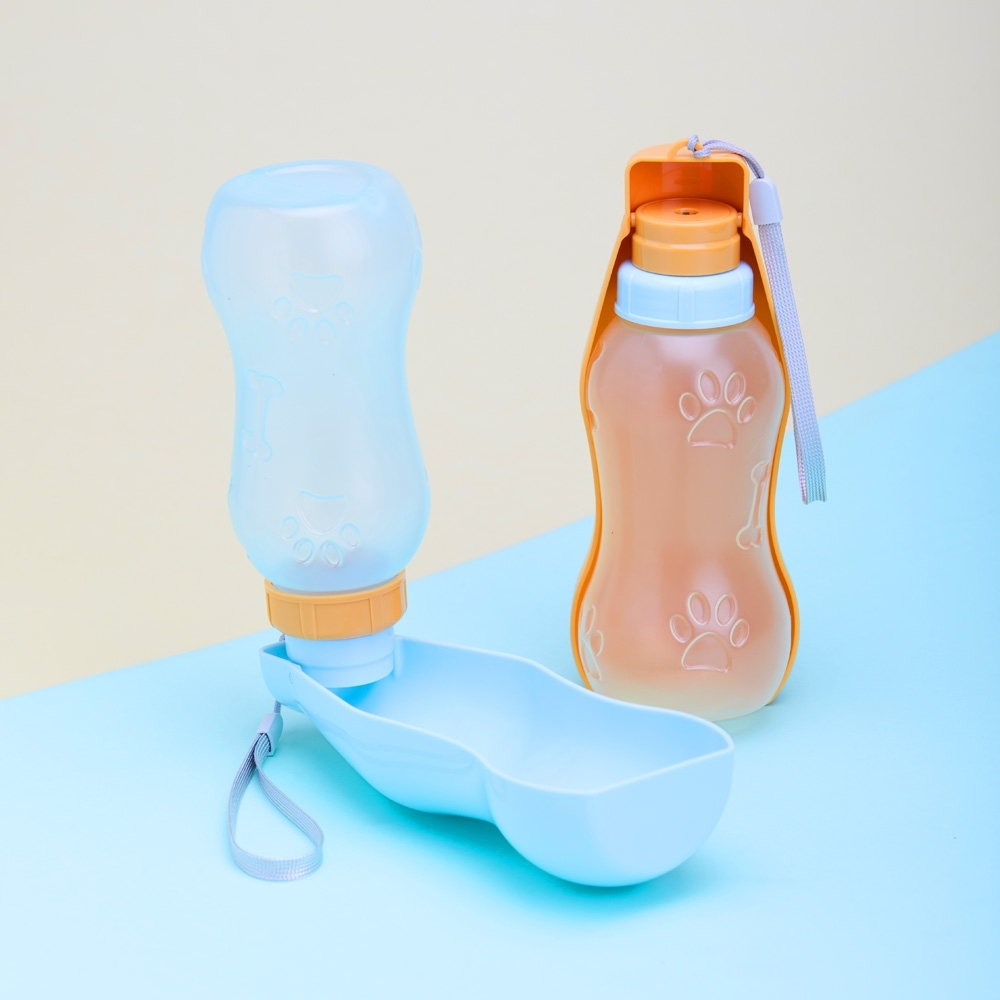Garrafa Bebedouro Pet 400 ml plástico portátil acompanha alça de nylon para transporte