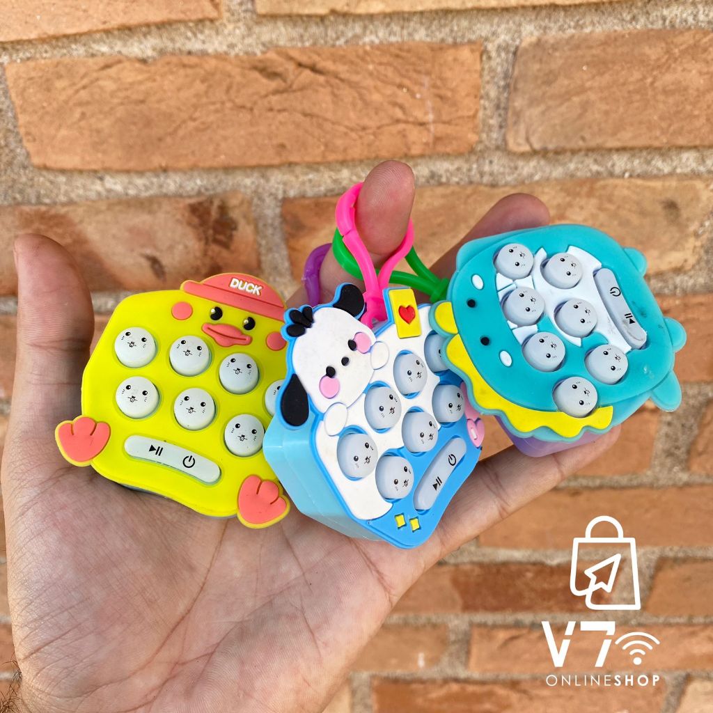 Brinquedo Pop It Chaveiro Mini Game Eletronico Colorido Anti Stress com Luzes Sensorial / Com Mosquete e Pilhas