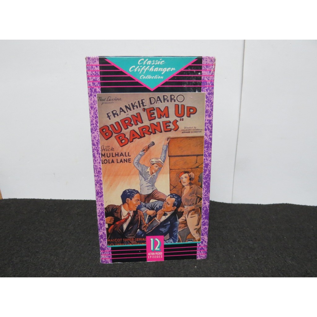 VHS DUPLO BURN'EM UP BARNES - 12 EPISODES - FRANKIE DARRO - EM INGLÊS SEM LEGENDAS