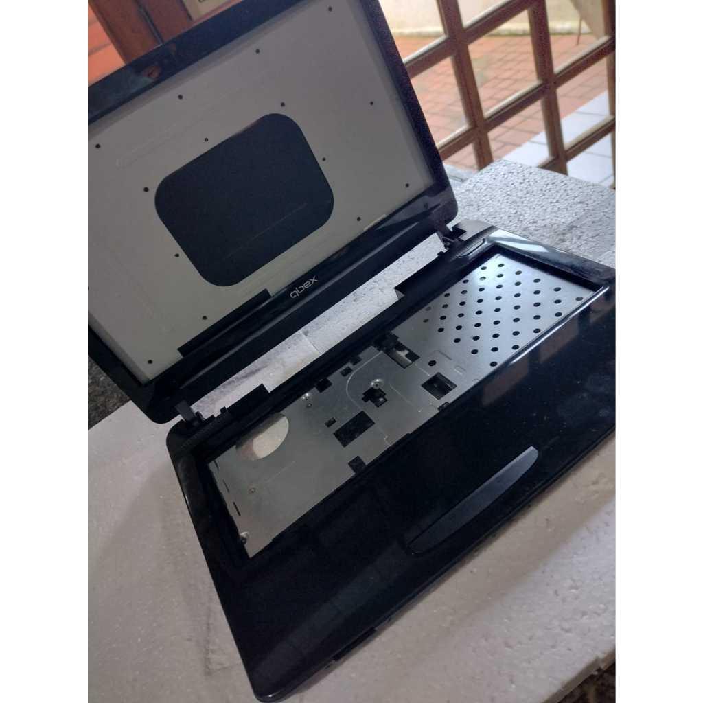 carcaça semi completa notebook qbex nx520 sem tampa do cooler e hd