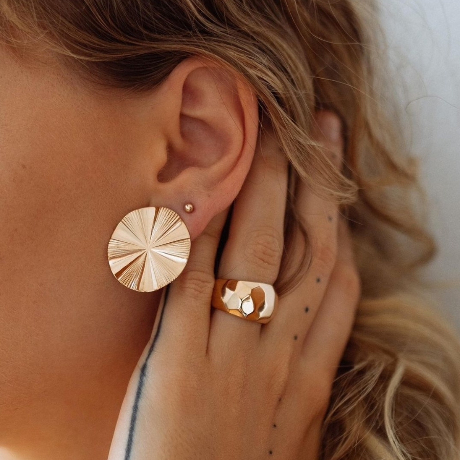 Brinco Leque Redondo Folheado a Ouro 18k Brincos Femininos Elegante Acessórios Femeninos Bijuterias
