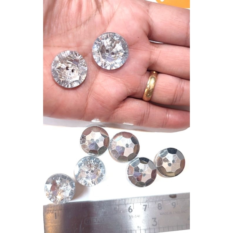 Botão espelhado com furo 50 unidades em Oferta na Shopee