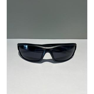 óculos de sol masculino esportivo uv400 preto black design luxo + brinde estojo com zíper em Oferta na Shopee