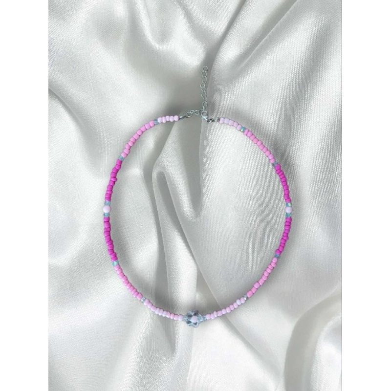 choker de cristais / colar de cristais / colar com aplique de flor / choker de flor / choker miçangas / choker degradê rosa / colar com cristais miçanga/ choker "Cristal" ????