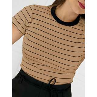 Camiseta Feminina Listrada Gola Redonda Manga Curta Casual