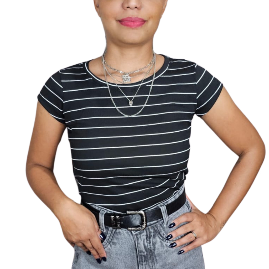 Blusa Baby Look Feminina Blusinha Baby Tee Listrada Slim Old Money Bicolor Ribana Manga Curta Gola Redonda Careca