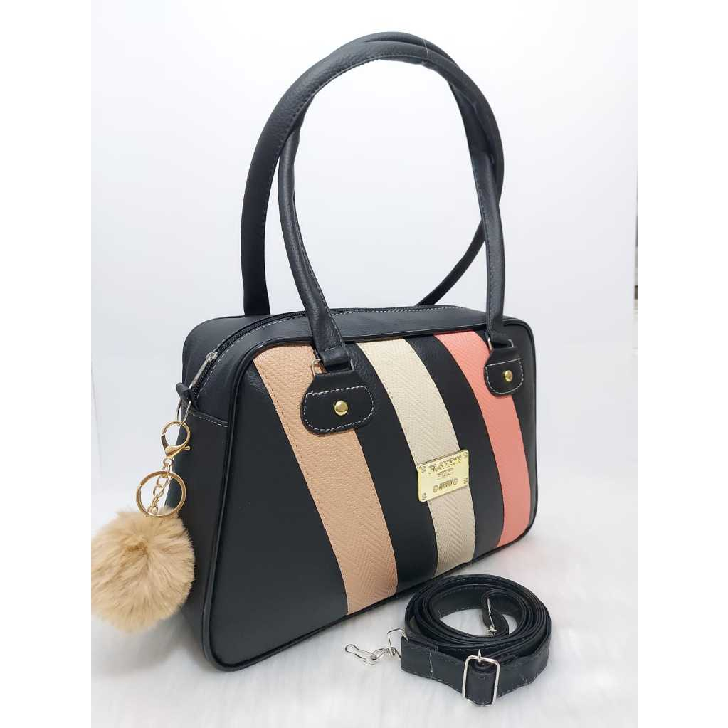 Bolsa Feminina transversal grande couro sintético + brinde pompom colorido em Oferta na Shopee