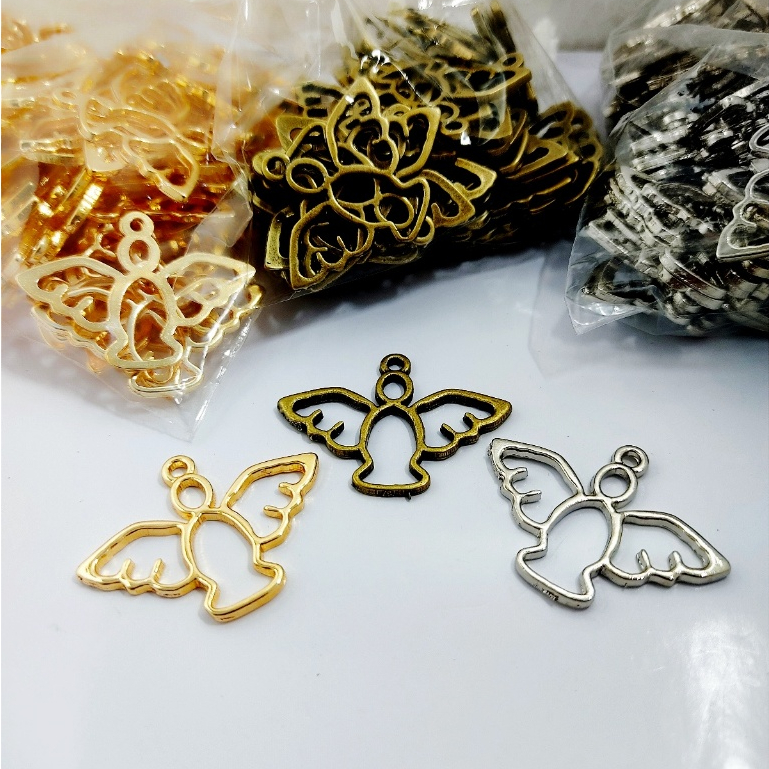 20 Pingentes Divino Espirito Santo. Ideal para lembrancinhas