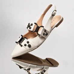 Sandália Feminina Lumiss Slingback Sapatilha Rasteira Bico Fino Confortável Fivela Verniz Off White
