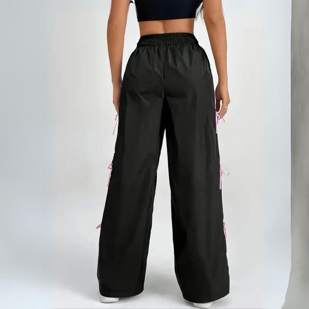 Calça Preta com detalhes Rosa - Estilo Coquette