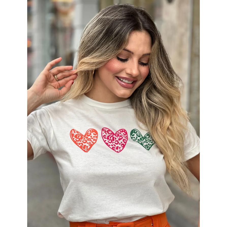 Camiseta Tshirt Feminina Estampada 3 Coração Colorido