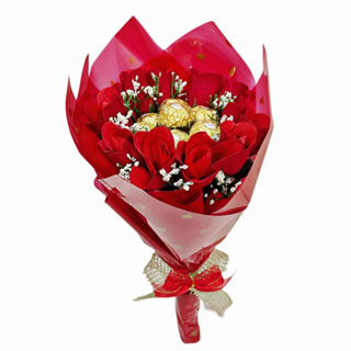 BUQUE MEDIO COM CHOCOLATES FERRERO ROCHER E ROSAS ARTIFICIAIS em Oferta na Shopee