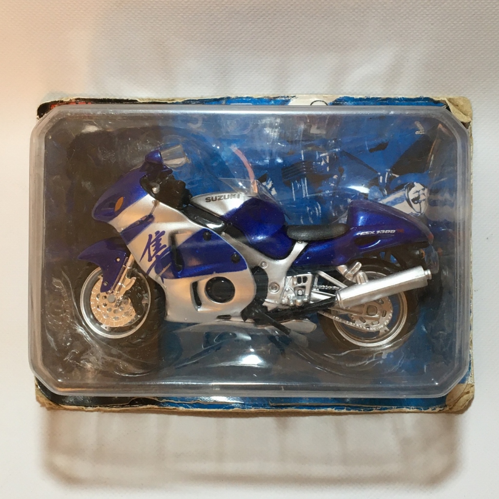 Miniatura Moto Suzuki GSX 1300 R - 1/18 - LACRADA