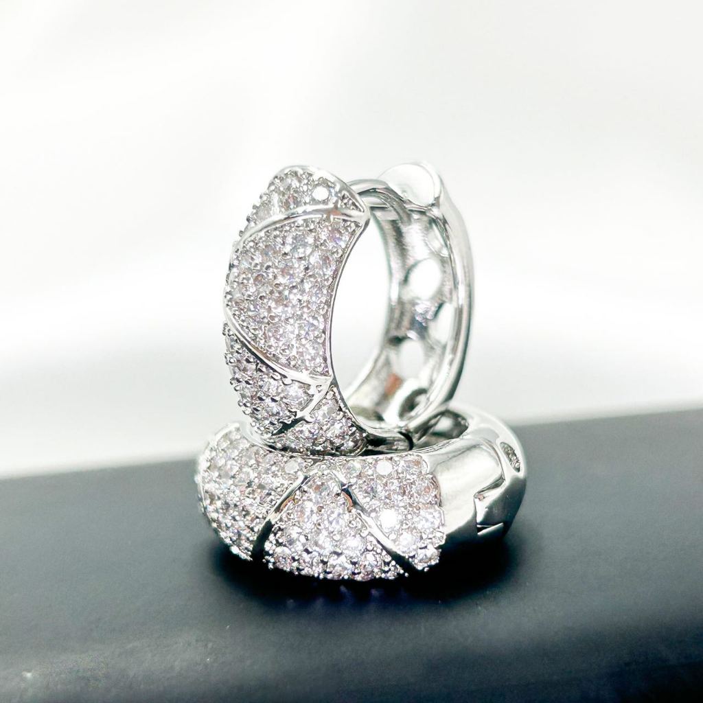 Brincos de Argola Grande Prata Cravejado Banhado a Ouro Branco, Masculino e Feminino moda